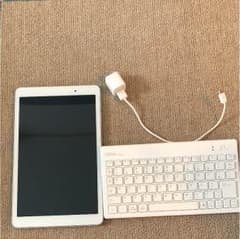 au qua tab 02 とその他周辺機器のサムネイル
