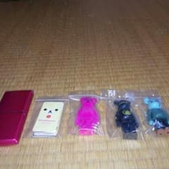 ベアブリックのサムネイル