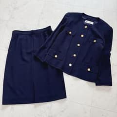 GIVENCHY Life ノーカラー 金ボタン スカートスーツ ネイビー GIVENCHY】ジバンシー セットアップ ノーカラー 金ボタン 紺 スーツ