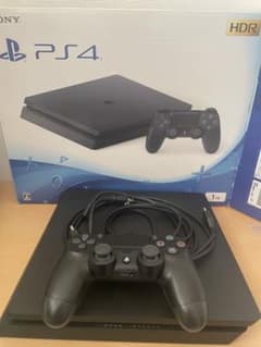 [곧 놀 수있는 미품] PS4 본체 1TB + 컨트롤러 + 소프트 2 개 세트