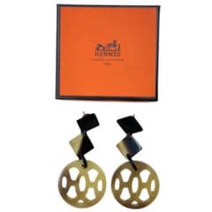 HERMES エルメス アヴァ バッファローホーン ピアス - メルカリ
