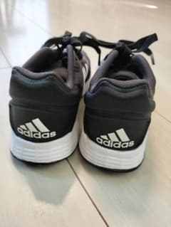 新品未使用21センチ　adidas キッズ スニーカー 黒のサムネイル