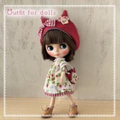 苺柄ワンピース　猫耳付帽子　バッグ　ブライスアウトフィット　ハンドメイドドール服のサムネイル