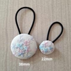 くるみボタン ヘアゴム 花柄刺繍 2個セット　No.2014のサムネイル