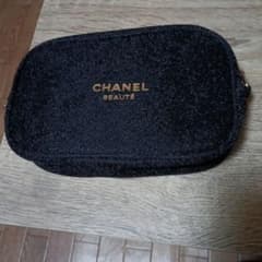 CHANEL　シャネル　クリスマス　マルチポーチのサムネイル