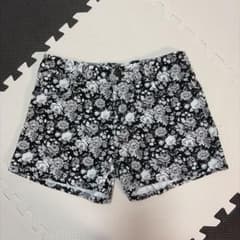 LOWRYS FARM花柄 ショートパンツ モノトーン花柄のサムネイル