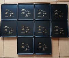 ​【骨董】漆器 角盆 10客セット25.8cm 金彩 蒔絵 松竹梅 銘々膳 木箱 骨董】漆器 角盆 10客セット25.8cm 金彩 蒔絵 松竹梅 銘々膳 木箱