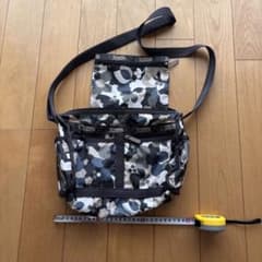 LeSportsac ショルダーバッグ ポーチ付き 花柄　カモフラージュカラーのサムネイル