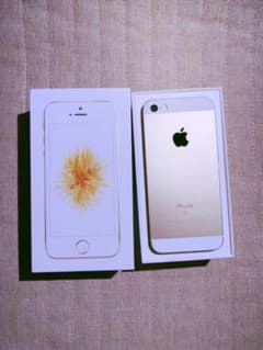 最終値引き！早い者勝ち！iPhone SE Gold 64 GB auのサムネイル