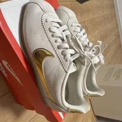 Nike スエード ホワイト ゴールド スニーカーのサムネイル