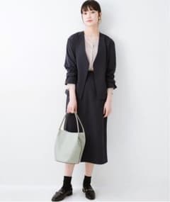 真面目すぎずにきちんと見えする ジャケット・スカート2点セットのサムネイル