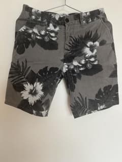 b*e様 QUIKSILVER ボタニカル柄 ショートパンツ グレーのサムネイル