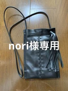 ear PAPILLONNER イアパピヨネ　薄型レザーショルダー　黒のサムネイル