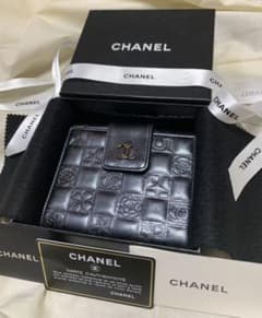 CHANEL シャネル　アイコンライン　ラムスキン　折り財布のサムネイル