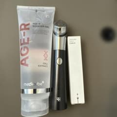 medicube AGE-R 美顔器 本体＆ブースタージェル+充電ケーブルのサムネイル