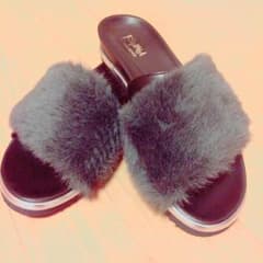 ファーサンダルのサムネイル