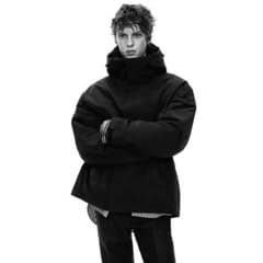UNIQLO +J ハイブリッドダウンオーバーサイズパーカ ブラック　Lのサムネイル