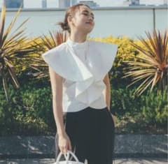 snidel Sustainableマルチウェイフリルカラーブラウスのサムネイル