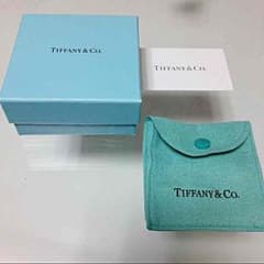 ティファニーの箱と袋のサムネイル
