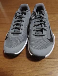 月曜まで限定価格　NIKEリタリェーション TR2 ナイキ トレーニングシューズのサムネイル