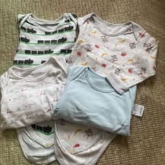 ユニクロ　長袖ロンパース　4枚セット　90cm がたんごとんのサムネイル