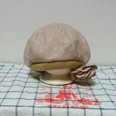 ベージュ　ベレー帽のサムネイル
