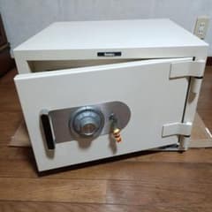 クマヒラ 金庫 HO‑18C 18L 耐火2H 70kg 鍵+ダイヤル式 JIS クマヒラ 金庫 HO‑18C 18L 耐火2H 70kg 鍵+ダイヤル式 JIS - メルカリ