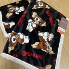 グレムリン　3wayひざ掛け＆フタつき収納ボックス　ギズモブランケット 大人気！グレムリン ギズモ 3way ブランケット！ - メルカリ