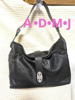 美品　ADMJ　レザー　ショルダーバッグ　シボ革　牛革　スワロフスキー　ビジュー ADMJ レザー ショルダーバッグ シボ革 牛革 スワロフスキー