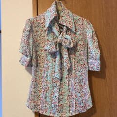 小花柄襟付きリボン付きシャツのサムネイル