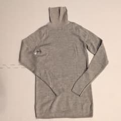 ★美品★タートルネック洗えるセーター　メンズSサイズのサムネイル