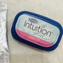 Schick Intuition 敏感肌用カミソリ　替刃　持ち運び　アルコールのサムネイル