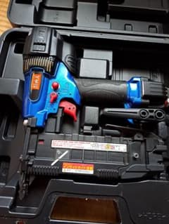 MAX 青限定色タッカー 釘打 釘打ち機 エアー漏れ不具合無し早めに発送 