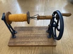 値下げ！アンティーク 手動糸紡ぎ機　糸巻き 再値下げ！アンティーク 手動糸紡ぎ機 糸巻き - メルカリ