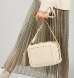 niko and… ニコアンド スクエアお財布ショルダーバッグ　アイボリー