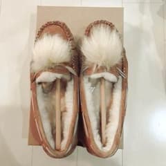 AA様 専用♡ UGG ダコタ ポンポン ファー モカシン US6のサムネイル