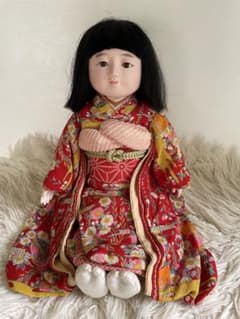 骨董品　昭和レトロ　豪華着物の市松人形　顔に汚れ傷無し　49cm台付 骨董品 昭和レトロ 豪華着物の市松人形 顔に汚れ傷無し 49cm台付