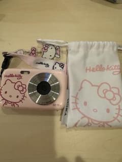 YASHICA Hello Kitty デジタルカメラ DZ-100 本体 - メルカリ