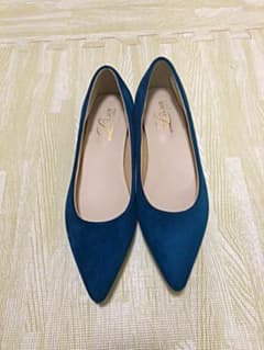 新品　試着のみ　アミアミ　スエードぺたんこパンプスのサムネイル