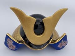 ポーセラーツ　金色の兜 新品　台座付き ポーセラーツ 金色の兜 新品 台座付き - メルカリ