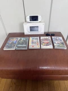 PSP2000本体 ホワイト ゲームソフト5本セットのサムネイル