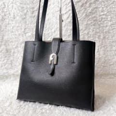 美品 FURLA フルラ レザートートバッグ ブラック ゴールド金具 肩掛け