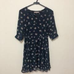 ダズリン ワンピース  花柄 ひざ丈 フレア ネイビーのサムネイル