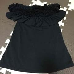 オフショルにもなる黒トップスのサムネイル