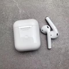 美品 AirPods with Charging Case MV7N2J/Aのサムネイル