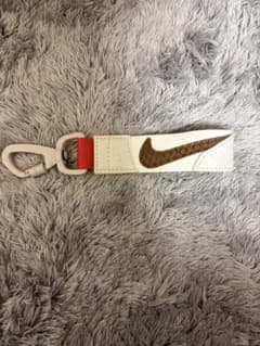 NIKE キーホルダー ストラップ ホワイト ブラウンのサムネイル