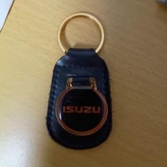 ISUZU キーホルダー ブラック ゴールドのサムネイル