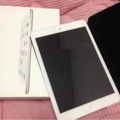 新品同様！iPad mini 2 32GB ホワイトのサムネイル