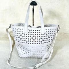 美品】Leilian 2WAYトートバッグ カットワーク 巾着付 白 - メルカリ