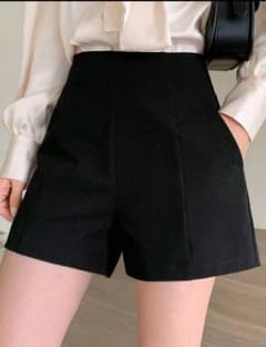 Lサイズ　SHEIN　黒 ハイウエストショートパンツのサムネイル